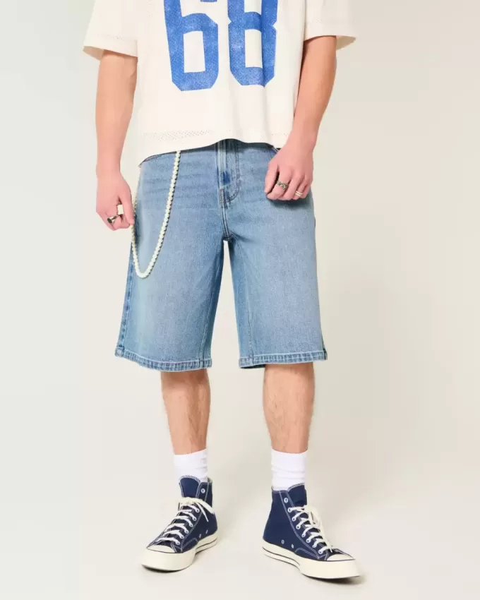 Pantaloncini in denim super larghi con lavaggio medio sotto il ginocchio