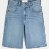 Pantaloncini in denim super larghi con lavaggio medio sotto il ginocchio