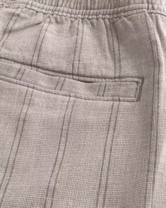 Pantaloncini in misto lino sopra il ginocchio