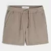 Pantaloncini in pile a metà coscia