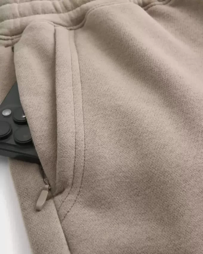Pantaloncini in pile a metà coscia