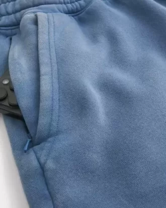 Pantaloncini in pile a metà coscia