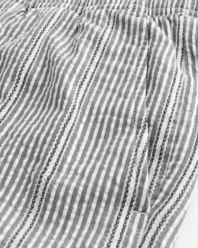 Pantaloncini in seersucker a metà coscia
