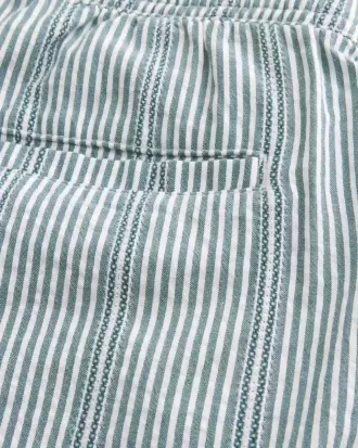 Pantaloncini in seersucker sopra il ginocchio