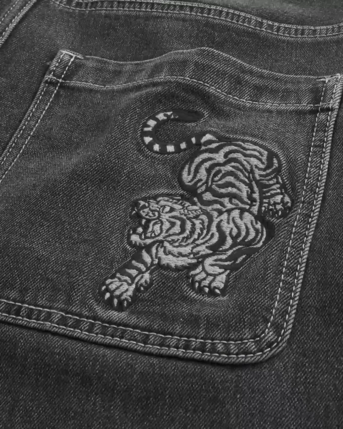 Pantaloncini larghi in denim con grafica Tiger