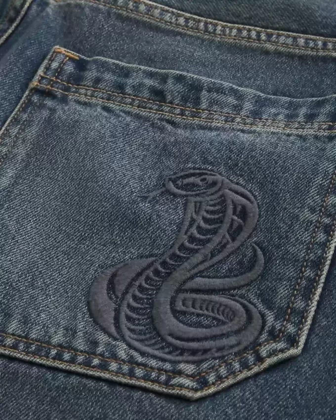 Pantaloncini larghi in denim con stampa serpente