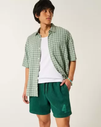 Pantaloncini larghi in pile con grafica a metà coscia