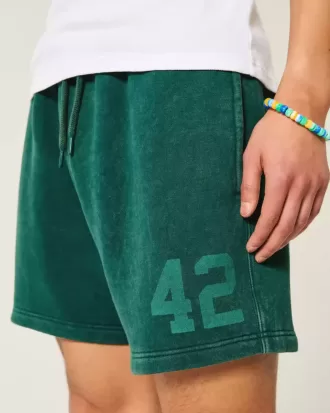 Pantaloncini larghi in pile con grafica a metà coscia