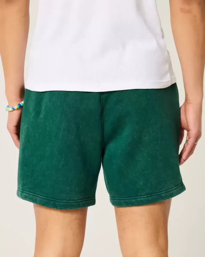 Pantaloncini larghi in pile con grafica a metà coscia