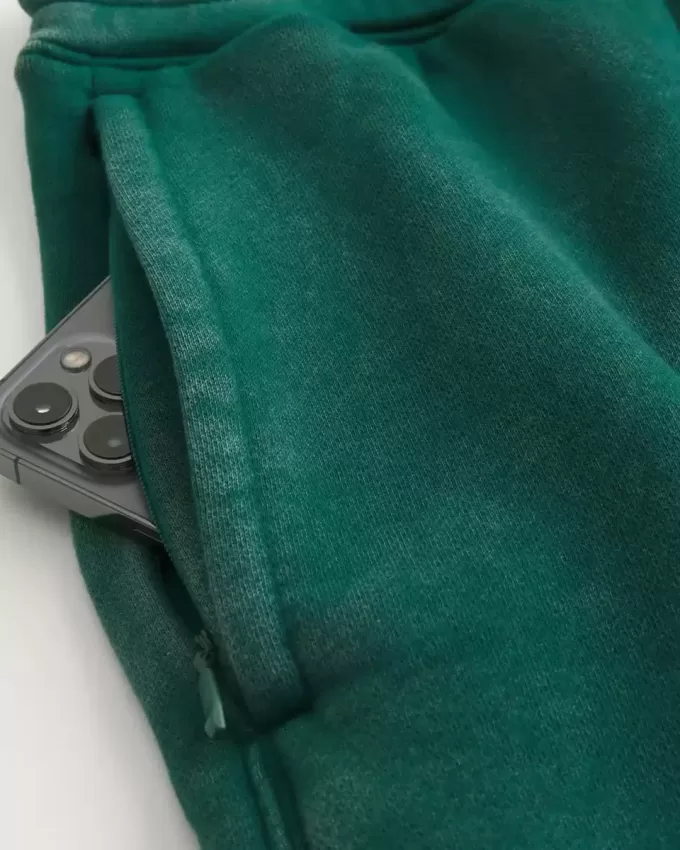 Pantaloncini larghi in pile con grafica a metà coscia