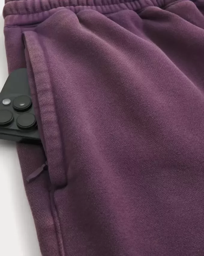 Pantaloncini larghi in pile sopra il ginocchio