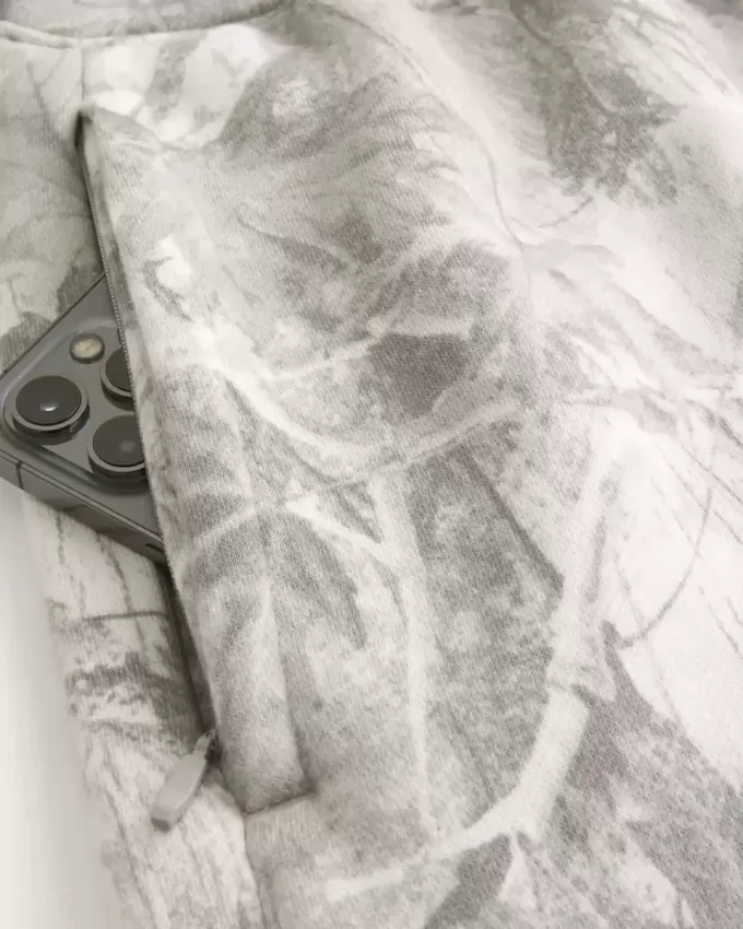 Pantaloncini mimetici larghi in pile a metà coscia