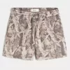Pantaloncini mimetici larghi in pile a metà coscia