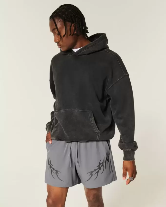 Pantaloncini sportivi con grafica a metà coscia