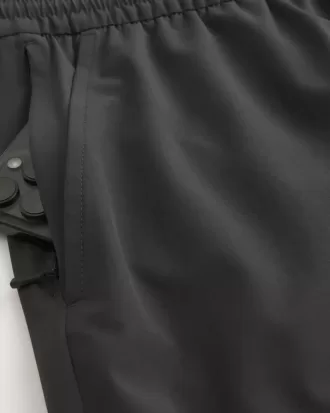 Pantaloncini sportivi con grafica a metà coscia