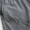Pantaloncini sportivi con grafica a metà coscia