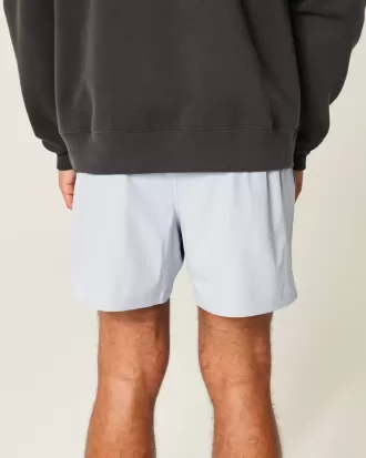 Pantaloncini sportivi con logo a metà coscia