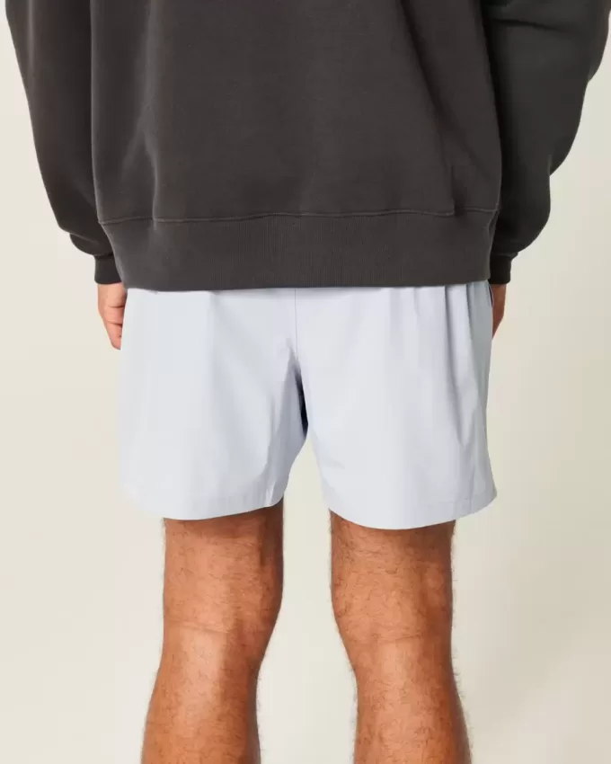 Pantaloncini sportivi con logo a metà coscia