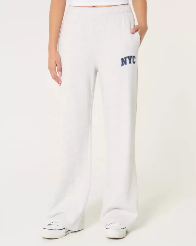 Pantaloni a gamba larga in pile con grafica NYC Pantaloni a gamba larga in pile con grafica NYC