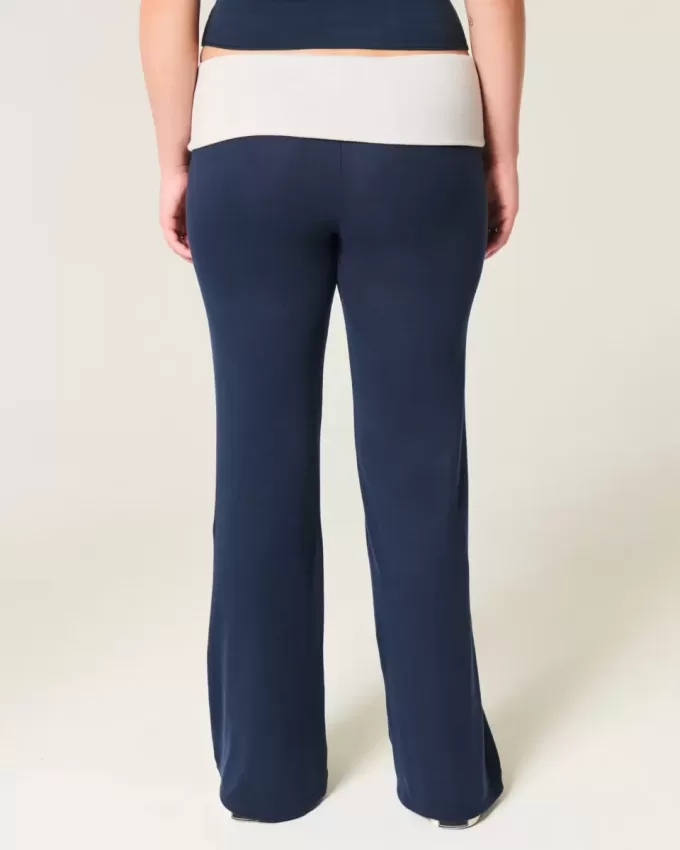 Pantaloni a zampa in maglia con risvolto in vita