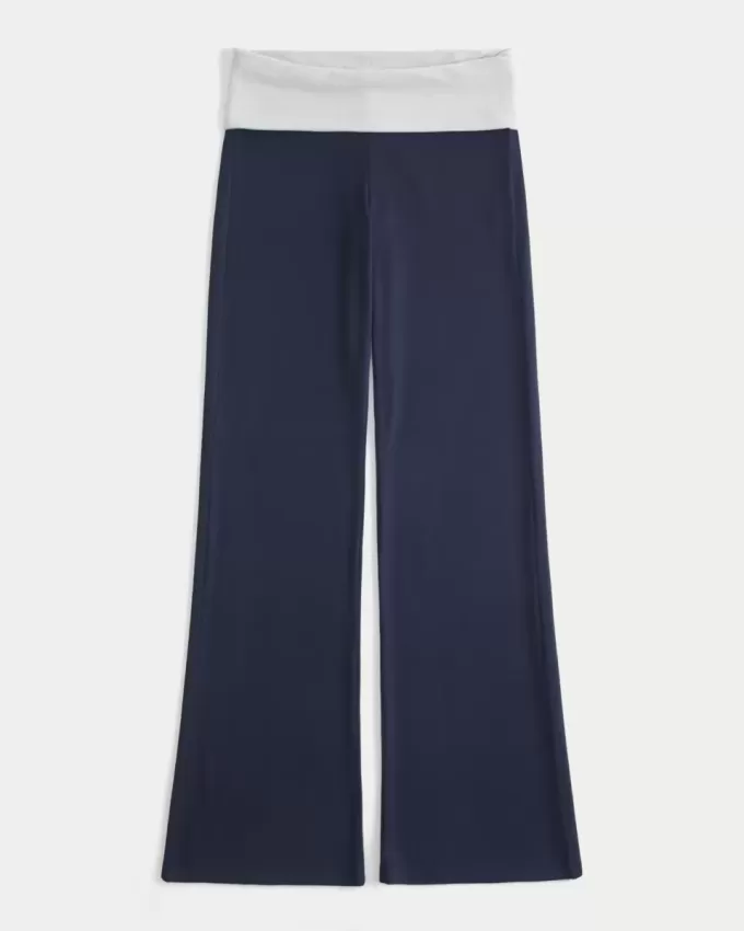 Pantaloni a zampa in maglia con risvolto in vita