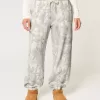 Pantaloni da jogging larghi in pile mimetico