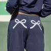 Pantaloni della tuta larghi con grafica a fiocco