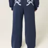 Pantaloni della tuta larghi con grafica a fiocco
