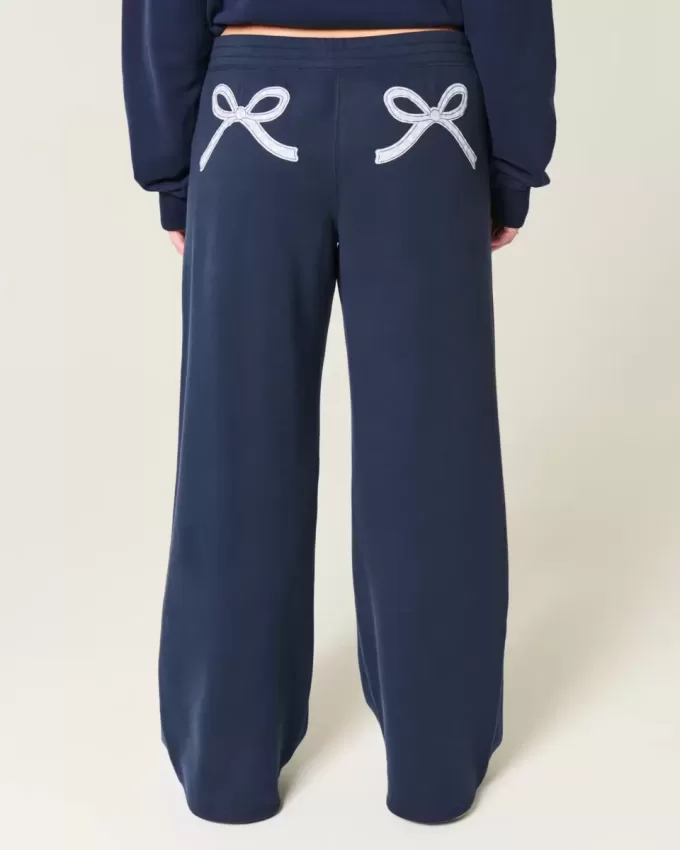 Pantaloni della tuta larghi con grafica a fiocco