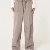Pantaloni super larghi a vita bassa