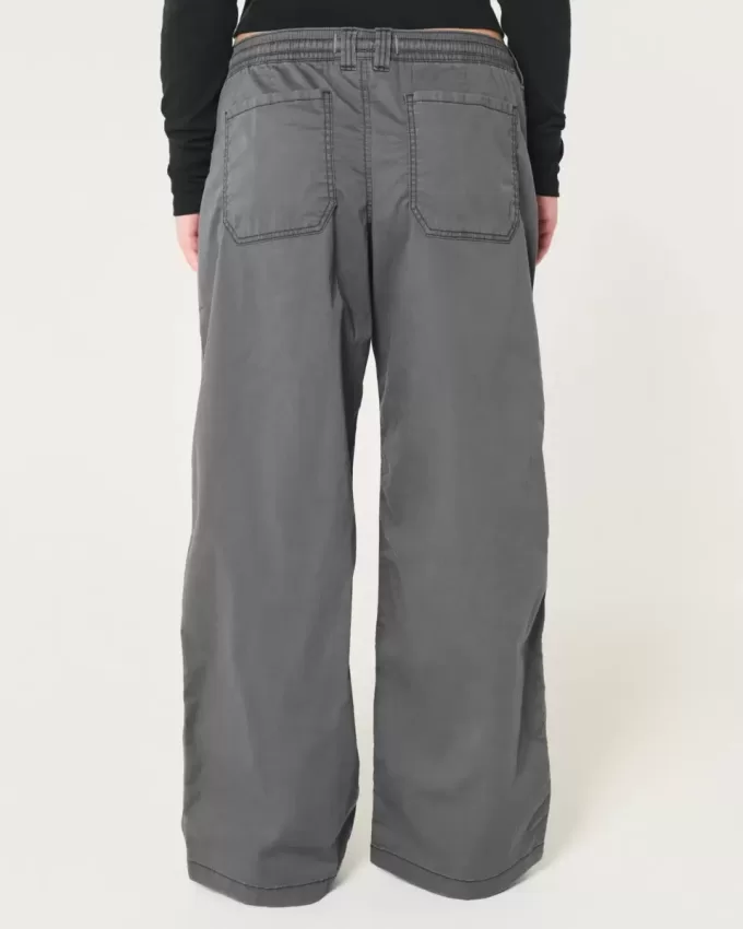 Pantaloni super larghi a vita bassa