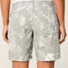 Shorts mimetici a vita bassa e larghi con curve