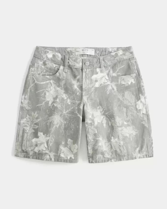 Shorts mimetici a vita bassa e larghi con curve