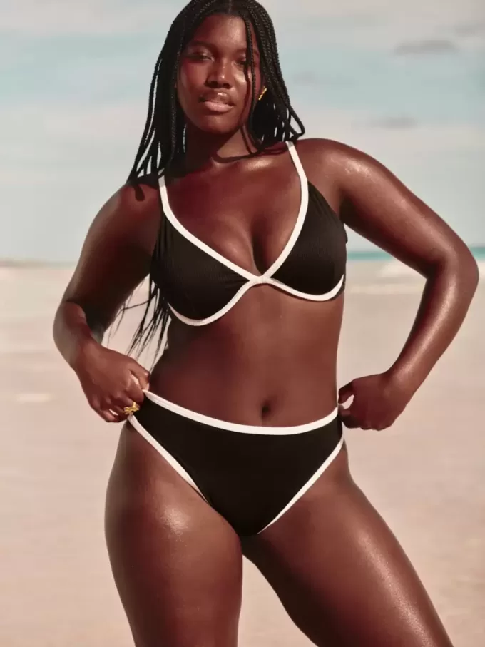 Slip bikini a vita alta con sgambatura alta e coste