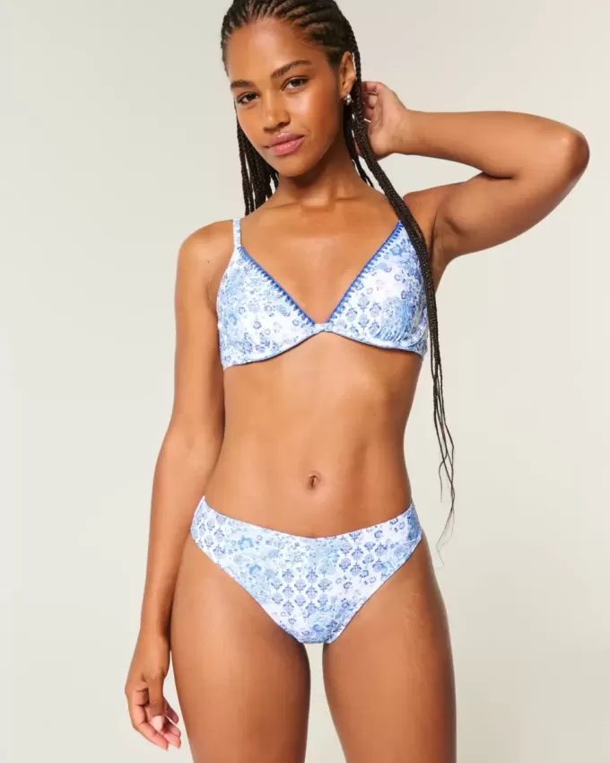 Slip bikini a vita alta con sgambatura alta e curve