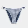 Slip bikini aderente con doppio cinturino e finiture in stile uncinetto Slip bikini aderente con doppio cinturino e finiture in stile uncinetto