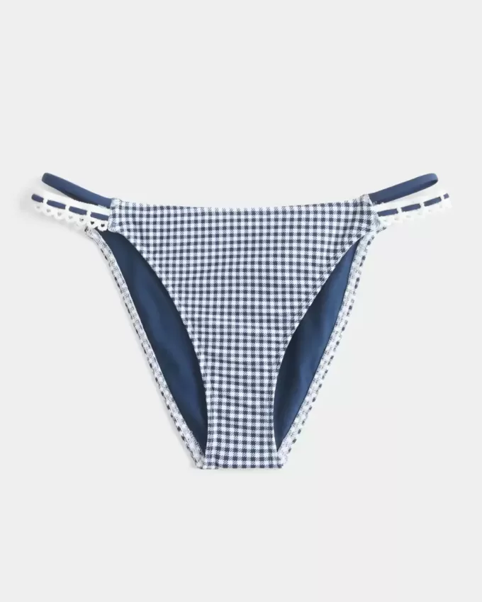 Slip bikini aderente con doppio cinturino e finiture in stile uncinetto Slip bikini aderente con doppio cinturino e finiture in stile uncinetto
