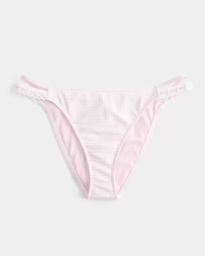 Slip bikini aderente con doppio cinturino e finiture in stile uncinetto