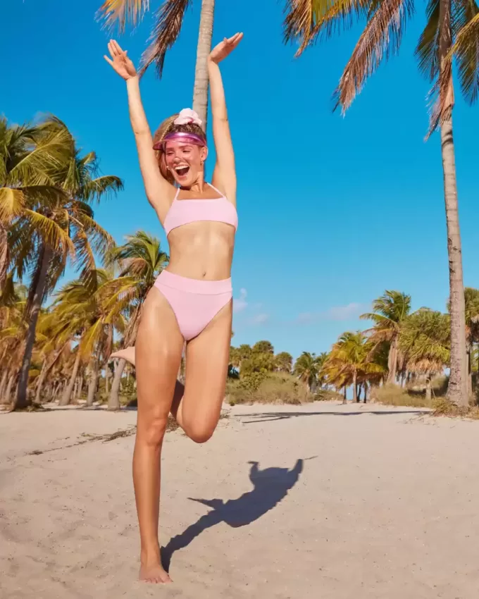 Slip bikini reversibile a vita alta e sgambata Gilly Hicks