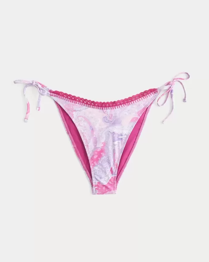 Slip bikini sfacciato con lacci laterali e finiture all’uncinetto