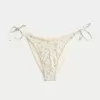 Slip bikini sfacciato con lacci laterali e finiture all’uncinetto