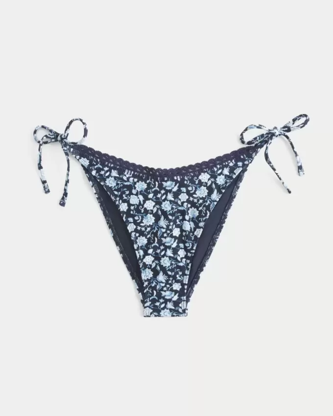 Slip bikini sfacciato con lacci laterali e finiture all’uncinetto