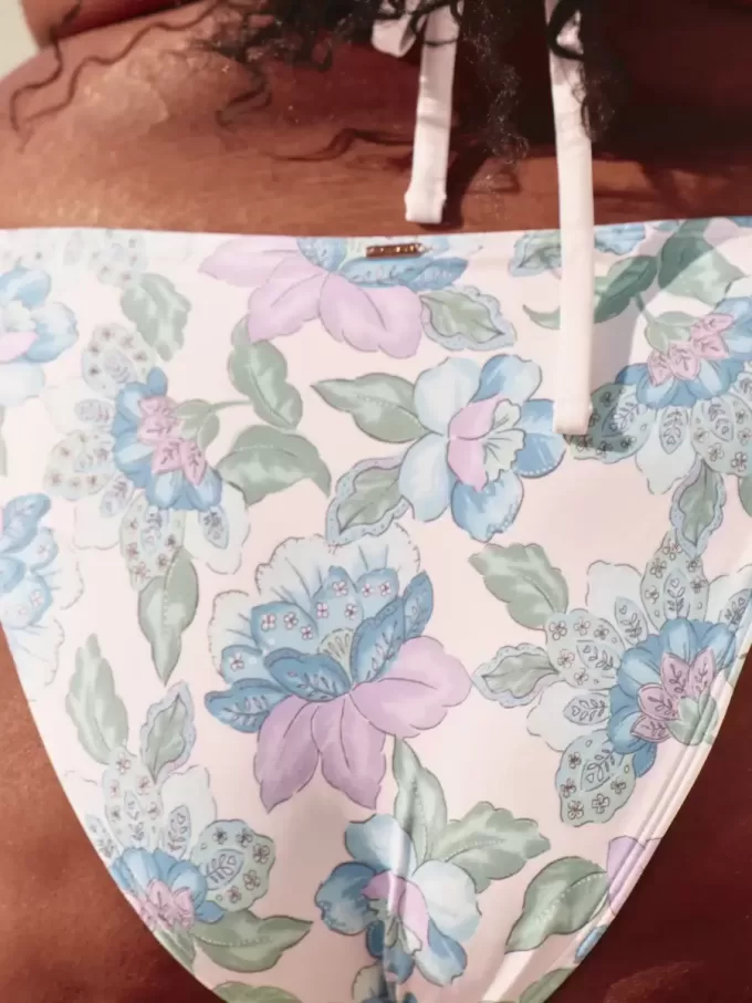 Slip bikini sgambato stile uncinetto misto