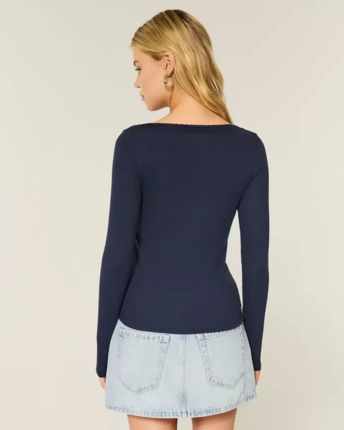 Top a maniche lunghe con pizzo