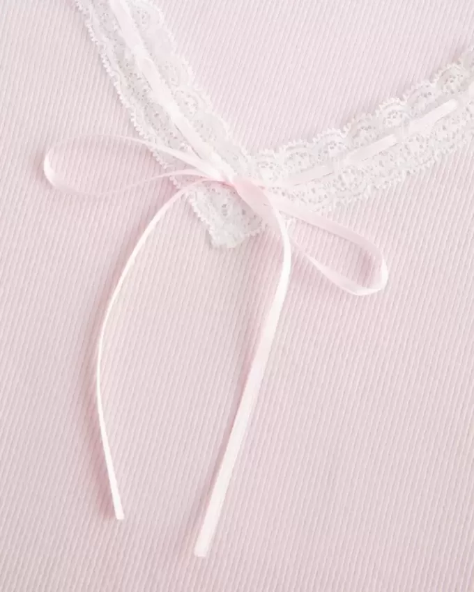 Top a maniche lunghe con pizzo