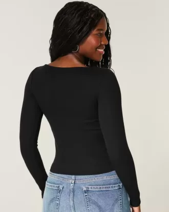 Top a maniche lunghe con scollo a V