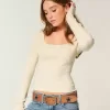 Top a maniche lunghe con scollo quadrato