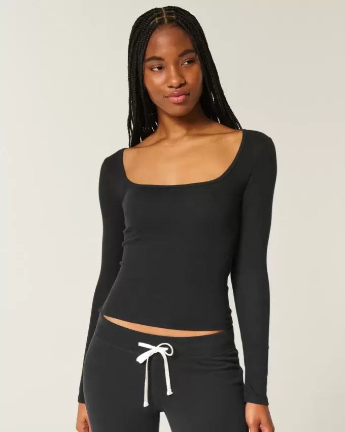 Top a maniche lunghe con scollo quadrato