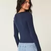 Top a maniche lunghe con scollo quadrato