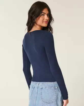 Top a maniche lunghe con scollo quadrato